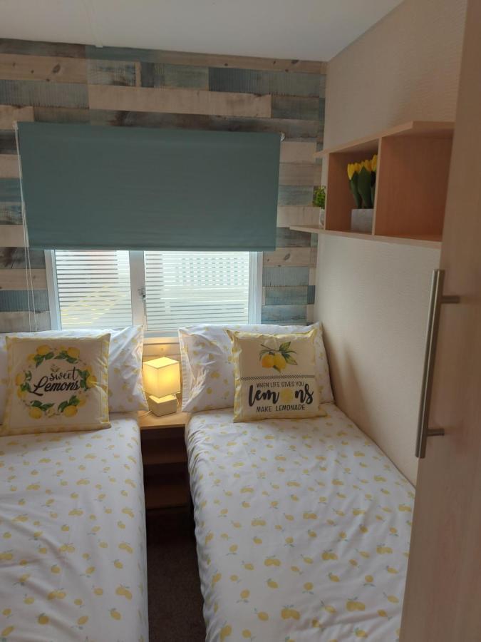 מלון וויטלי ביי Betty'S Place מראה חיצוני תמונה